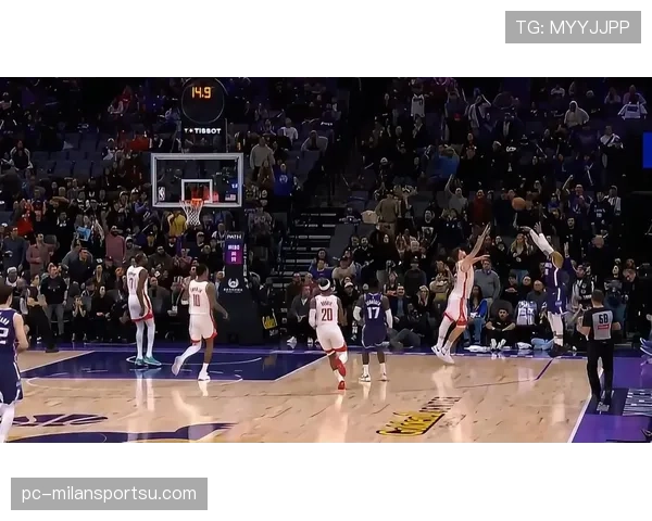 NBA场地的边线规则：球员踩线即违例的判定与注意事项