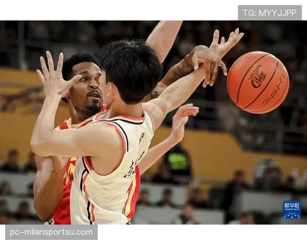 判断抢篮板球是否构成犯规？核心规则详解